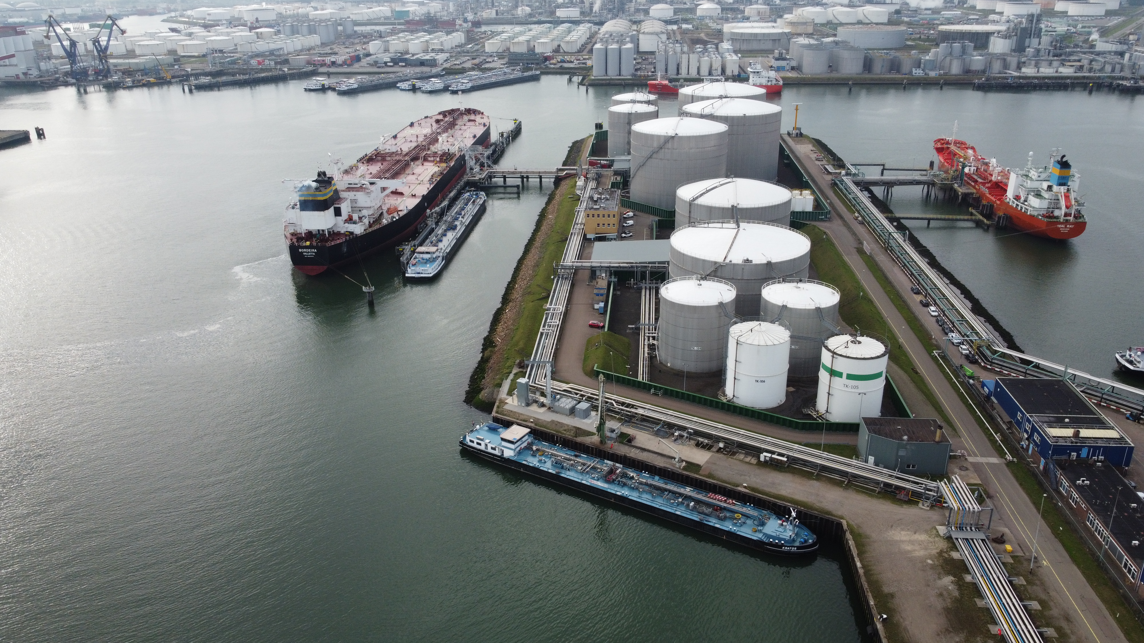 Vessel service operation at Service Terminal Rotterdam
