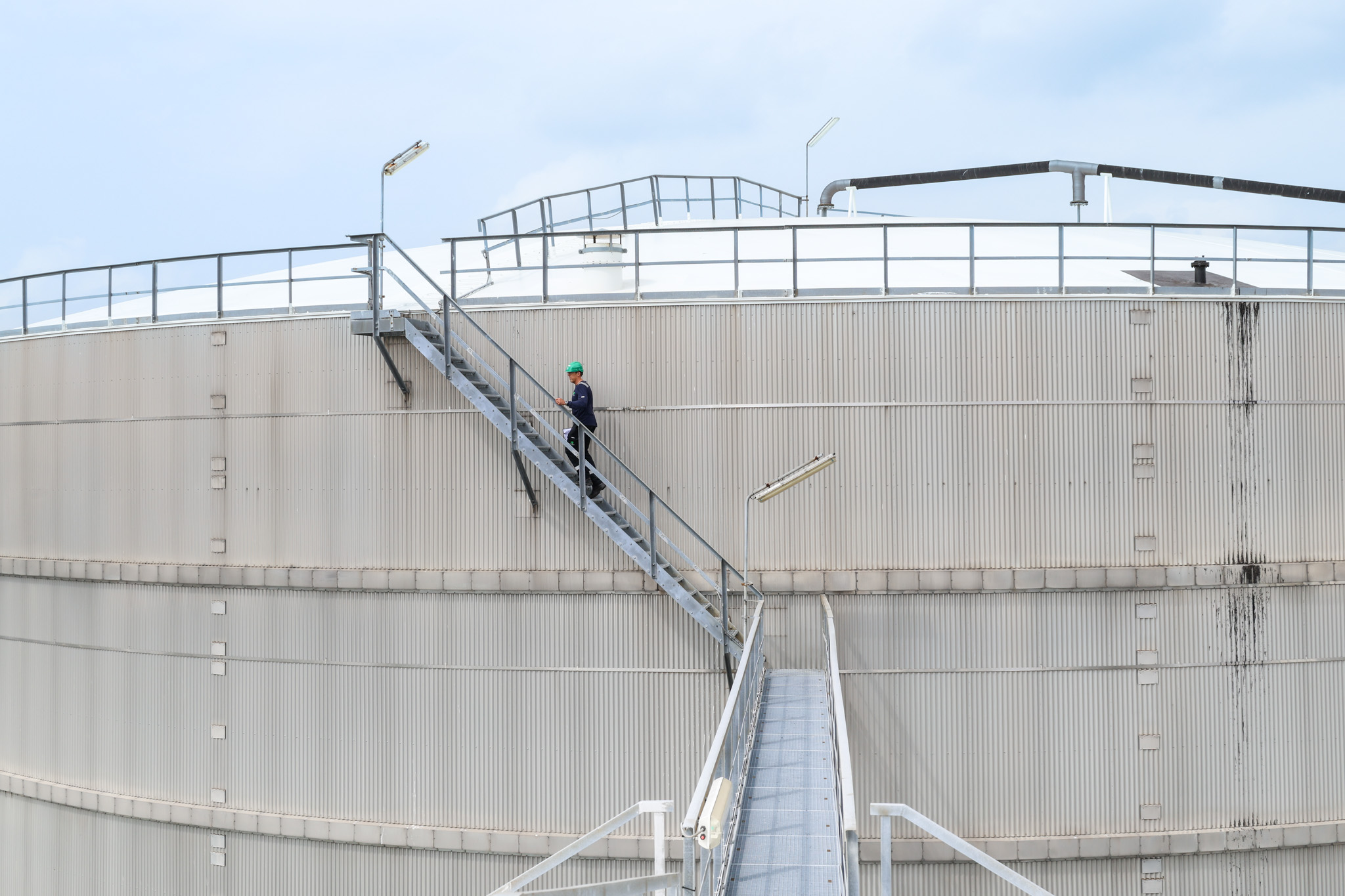STR operator working safely on the terminal