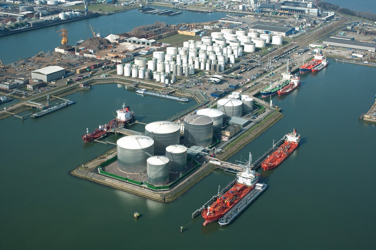 Ship-to-ship operations at Service Terminal Rotterdam