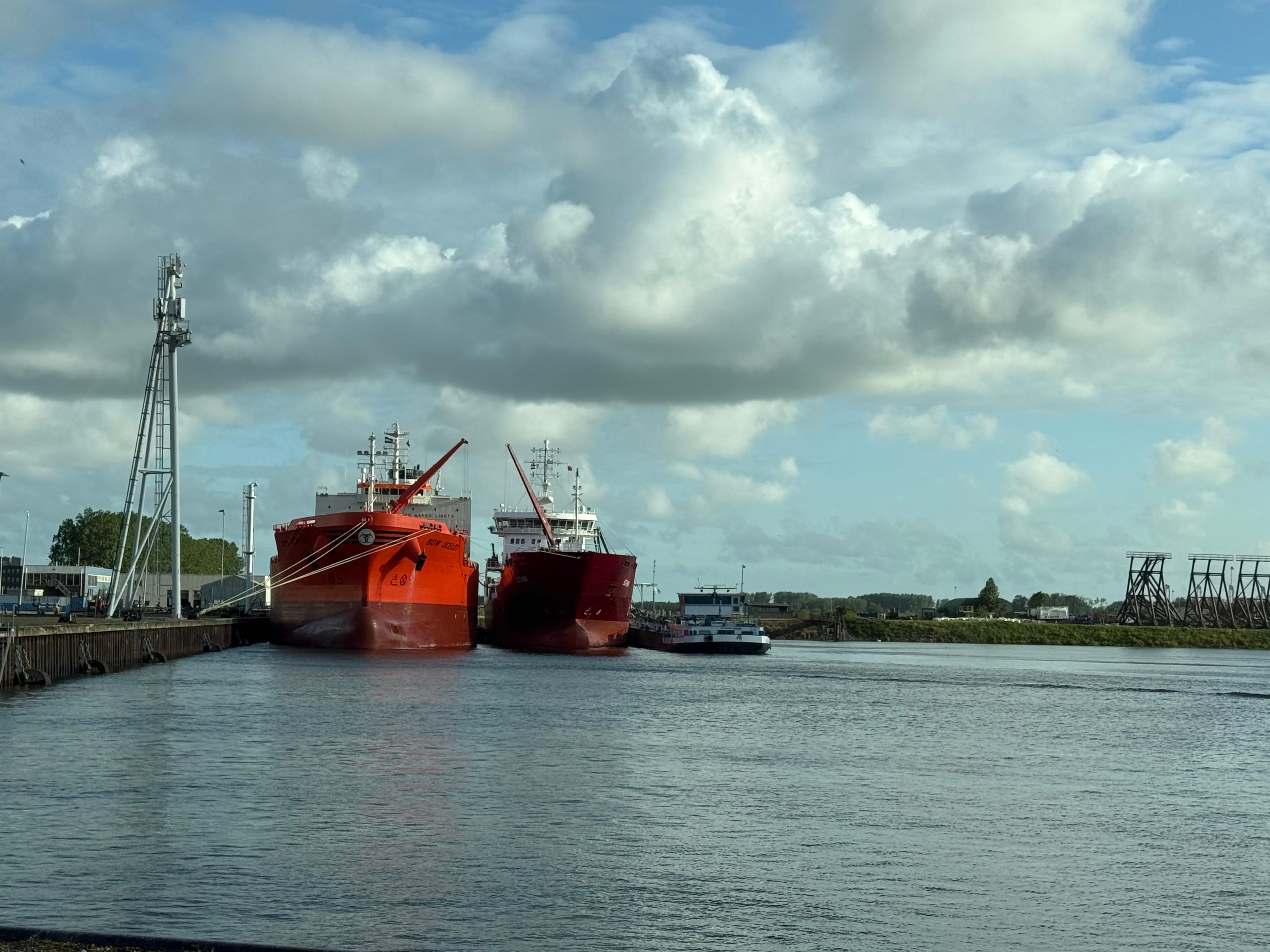 Ship-to-ship operations – foto 2